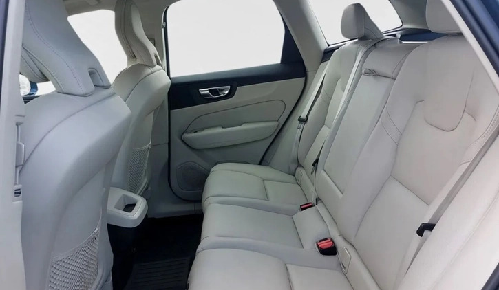 Volvo XC 60 cena 178800 przebieg: 40500, rok produkcji 2022 z Chełmża małe 37
